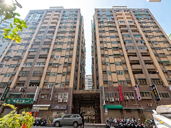 南台比佛利大樓