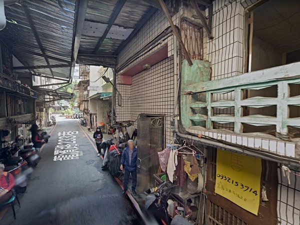 龍濱路233巷華廈