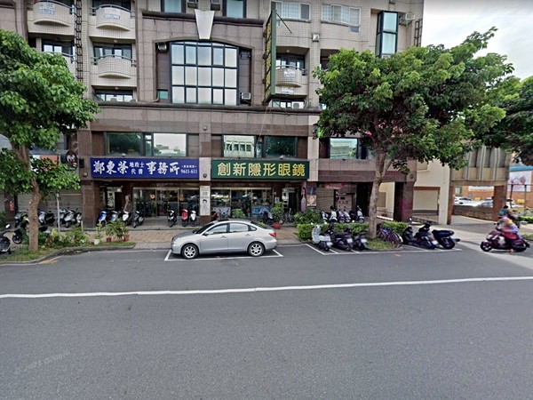 東巨明園