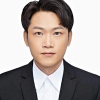 潘震郁