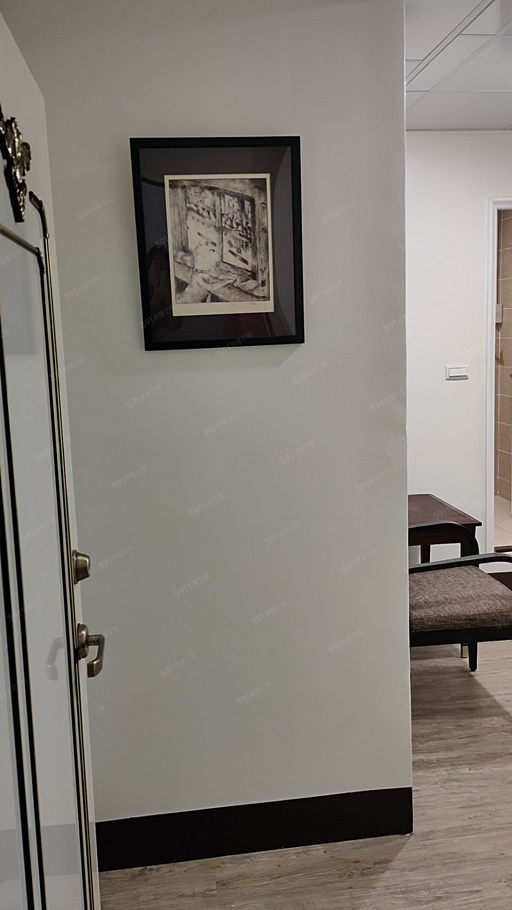 學校正門口公車站口全新裝潢採光大套房 - Image 1