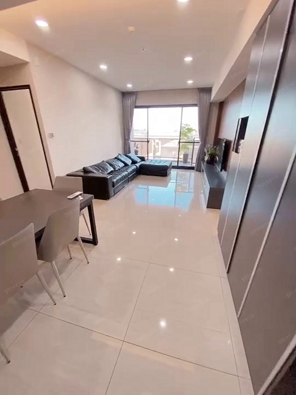 頂樓帝王戶★鉅虹建設★大三房★百萬裝潢★家具全★平車★剩一間 - 591租屋網 - Image 1