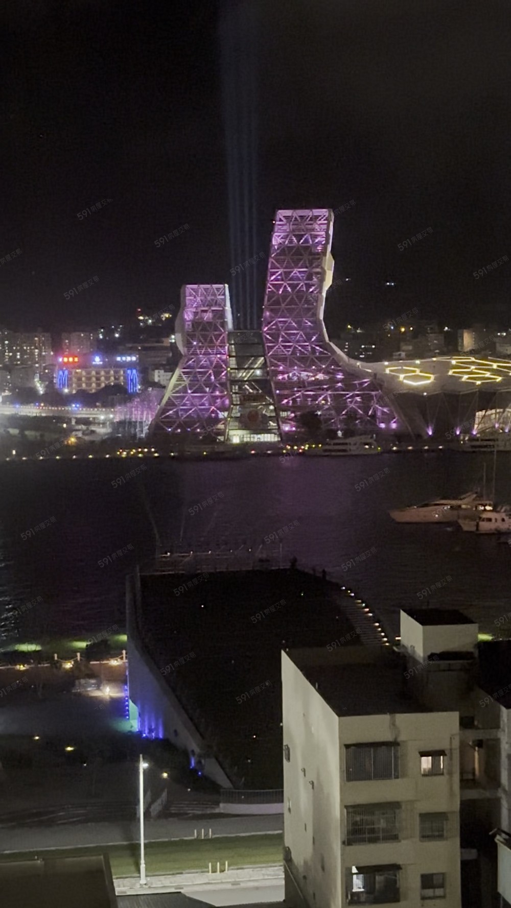 亞灣第一排全新傢俱家電高樓層海景房 - Image 1