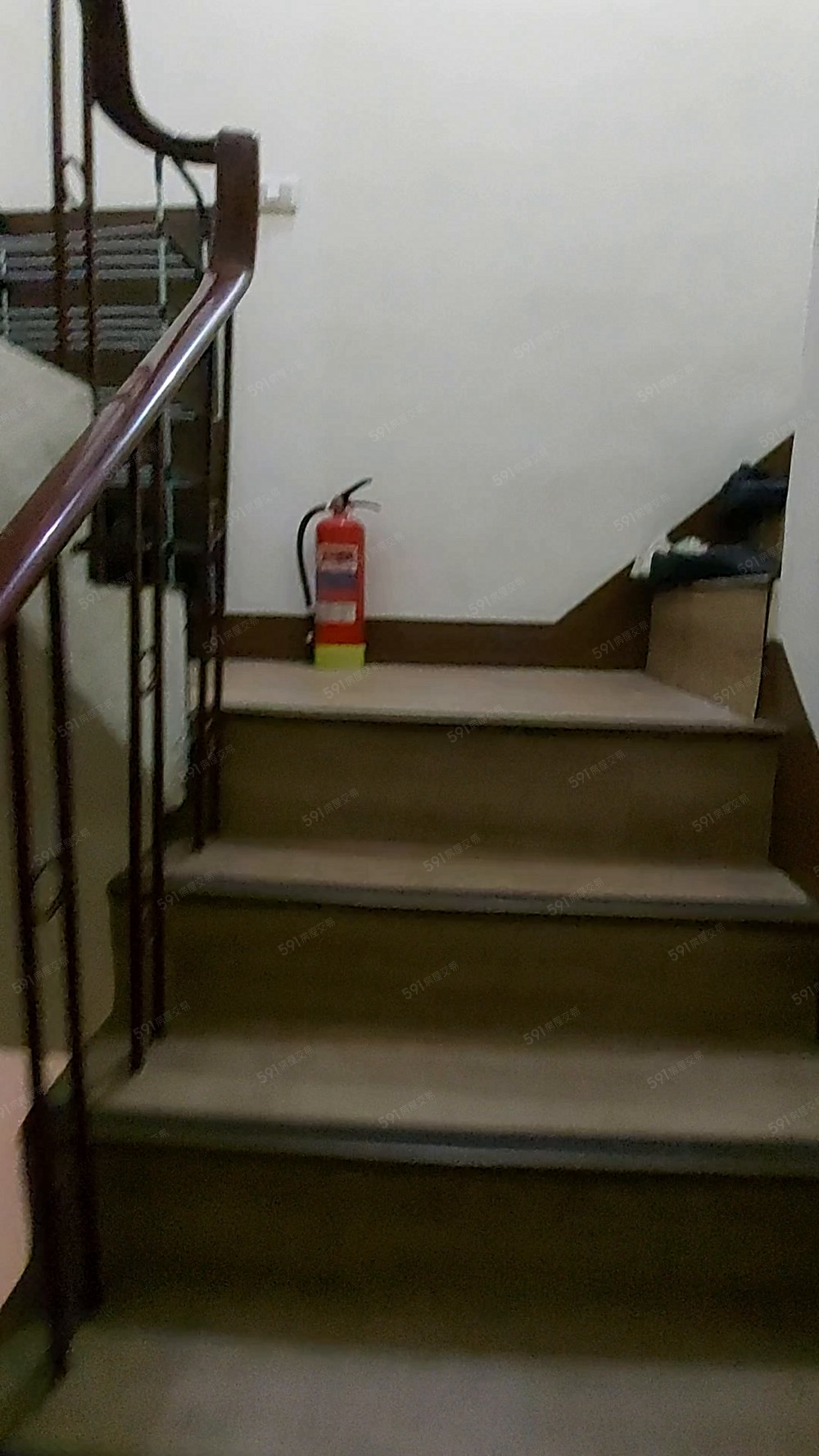 近義享天地、凹仔底捷運站、套房分租 - Image 1