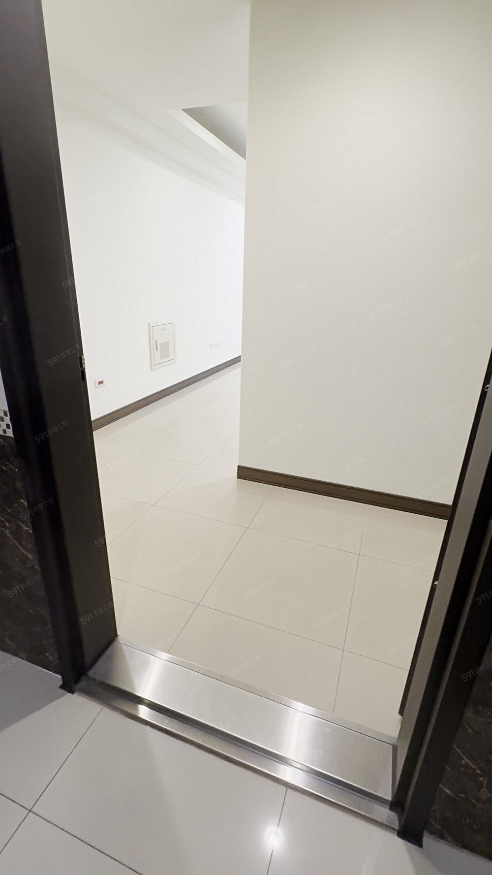 和丰新市二路大三房含車含管24000 - Image 1