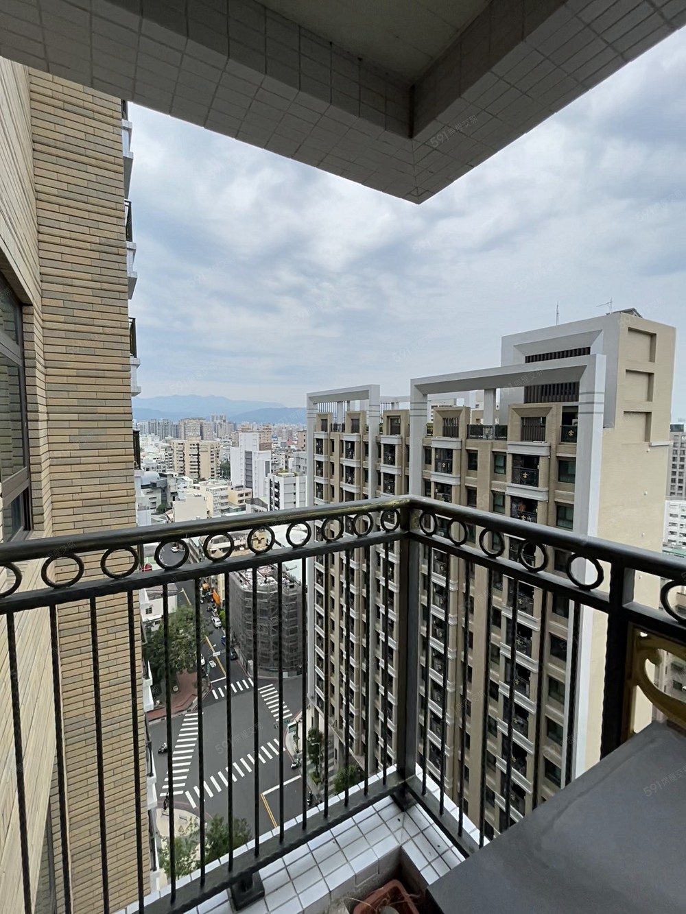 ↗Peter北區朝南視野附裝潢邊間三房平車 - 591租屋網 - Image 1