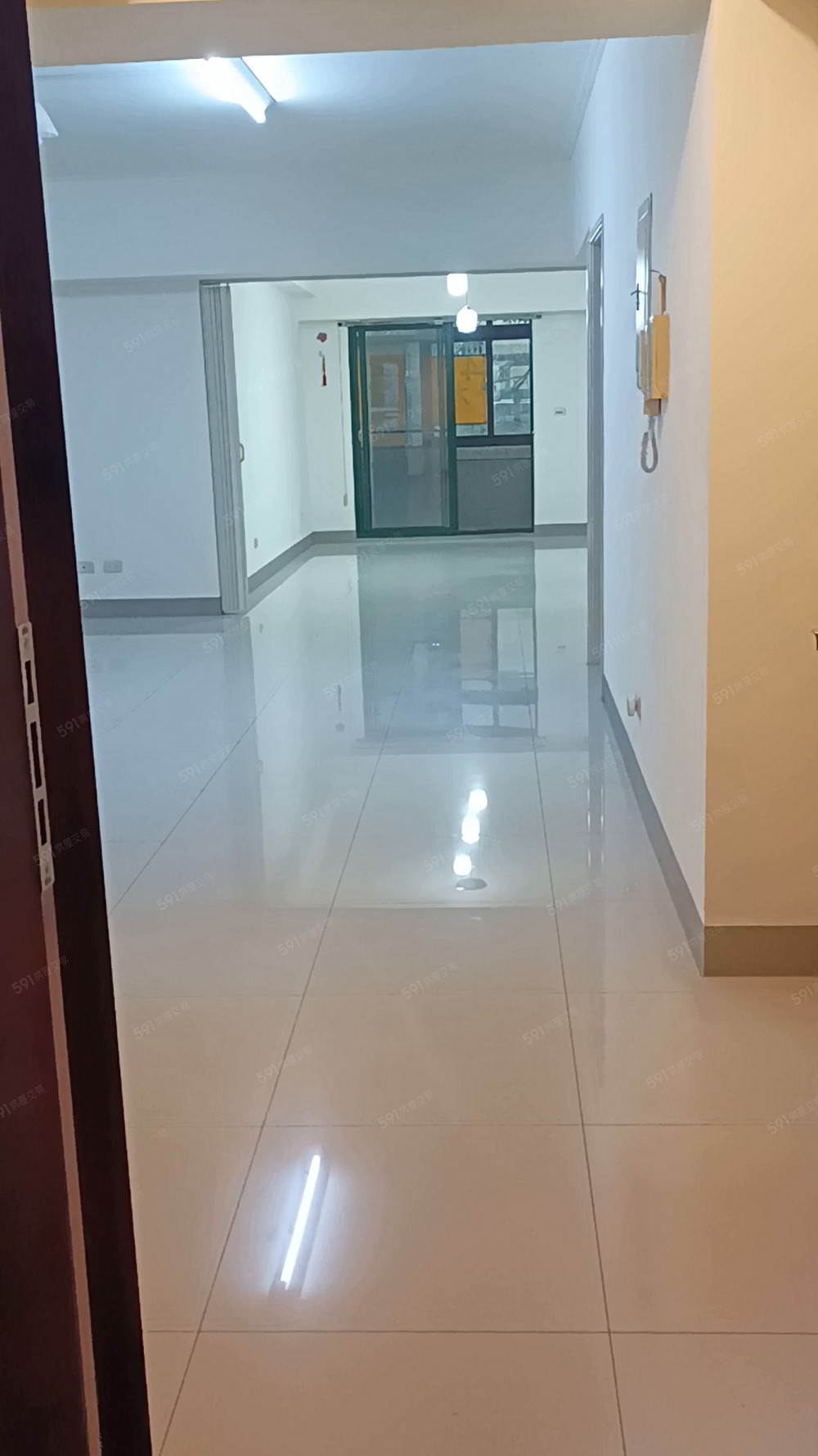 近文心、中清捷運路口超大4房單純住家 - 591租屋網 - Image 1