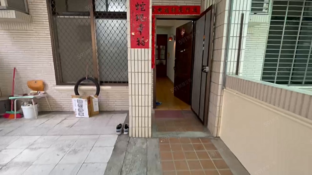 靜巷別墅！邊間三面採光好通風佳！大面寬好停車！