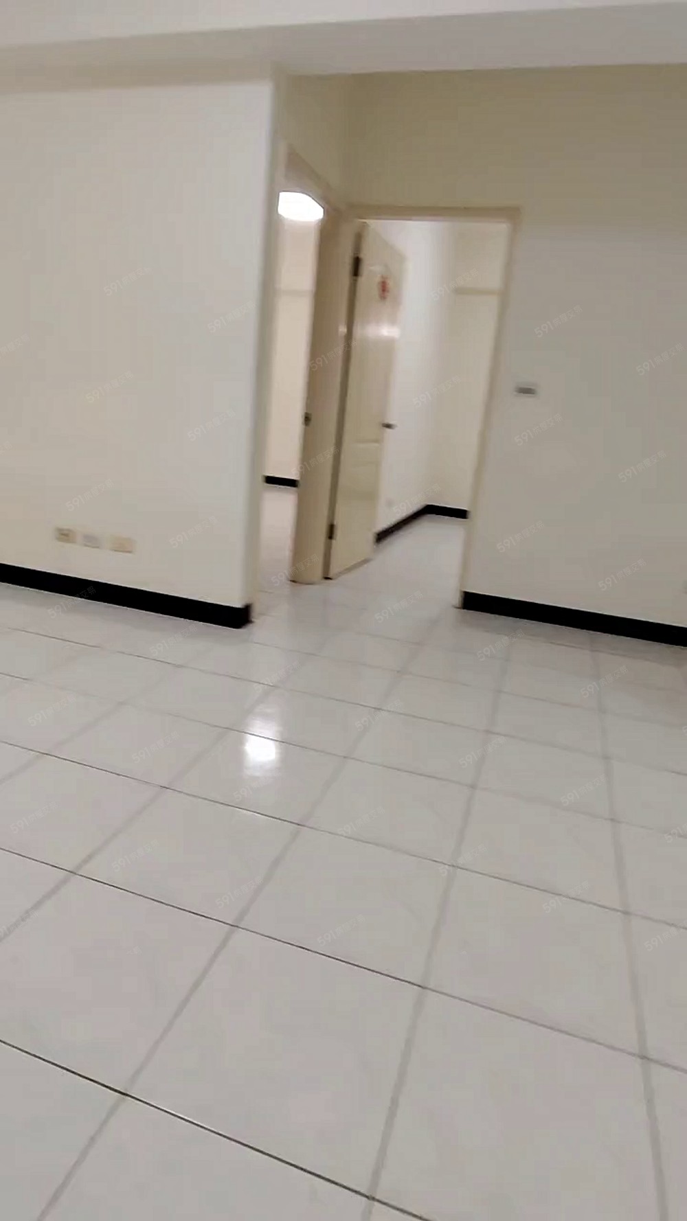 士林❣️可寵免爬梯大空間/格局方正空屋/採光通風機能佳 - Image 1