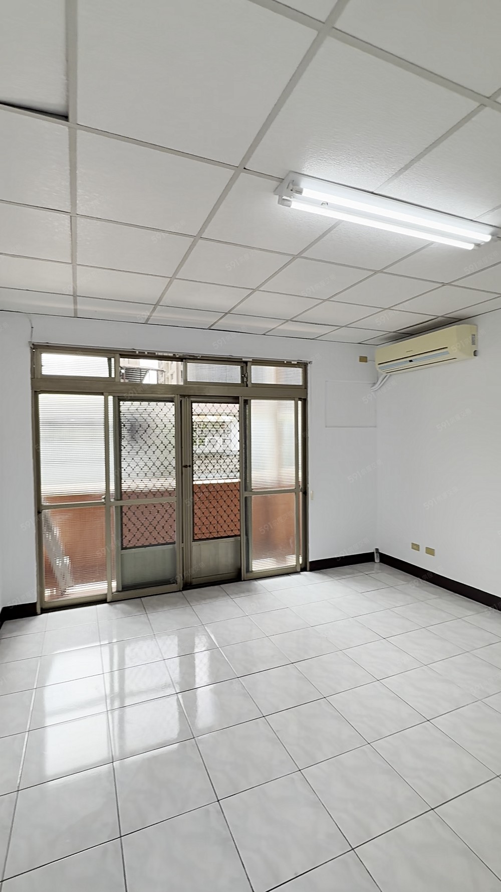 區公所🏘️全新整理空間寬敞🔥近捷生活機能強/採光雙陽台 - Image 1