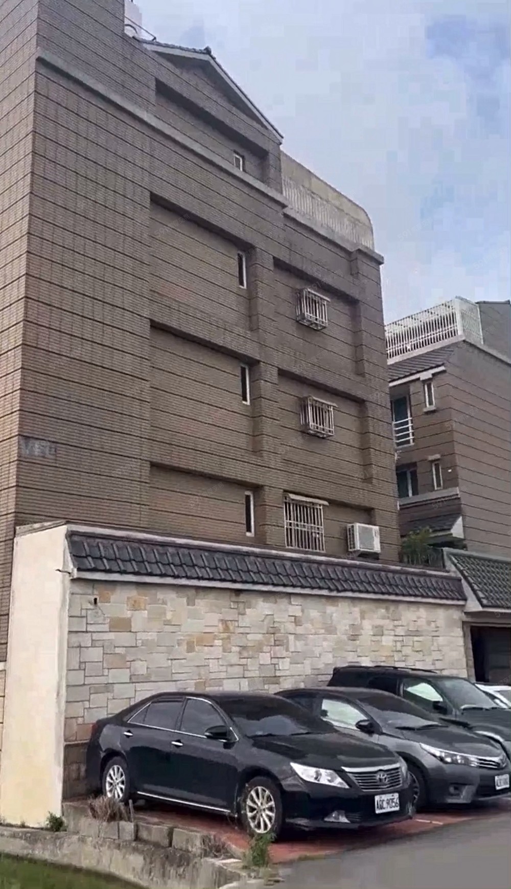 僑光科大廣福路/巷內透天別墅1~5樓四房車庫/可入戶租補空屋 - Image 1