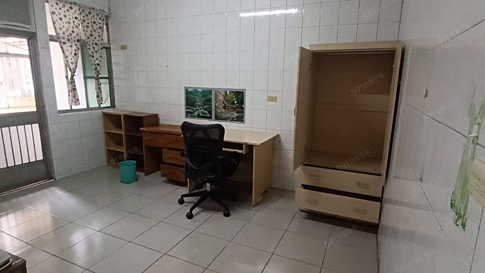 近高科大/鼎山家樂福/建工商圈/可租補/超大雅房/歡迎男學生 - Image 1