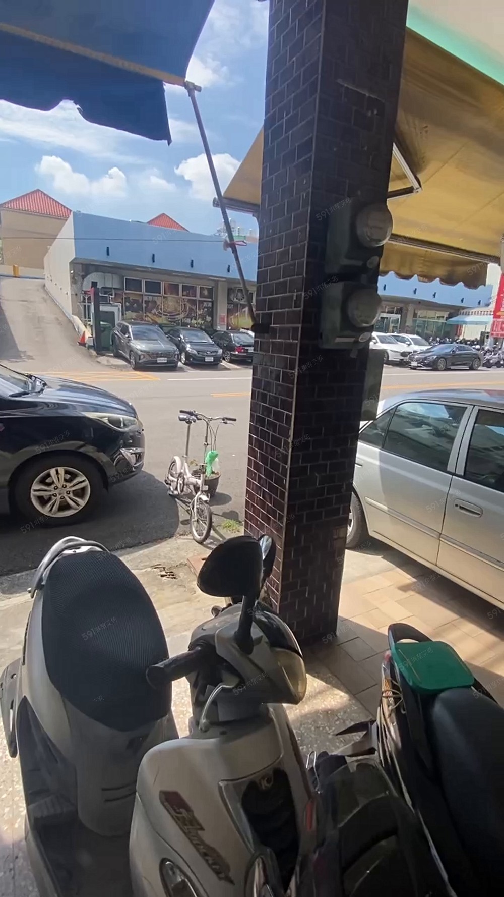 潭子國中福潭路/透天角間1~3樓五房平車/可租補可營登可外勞 - Image 1