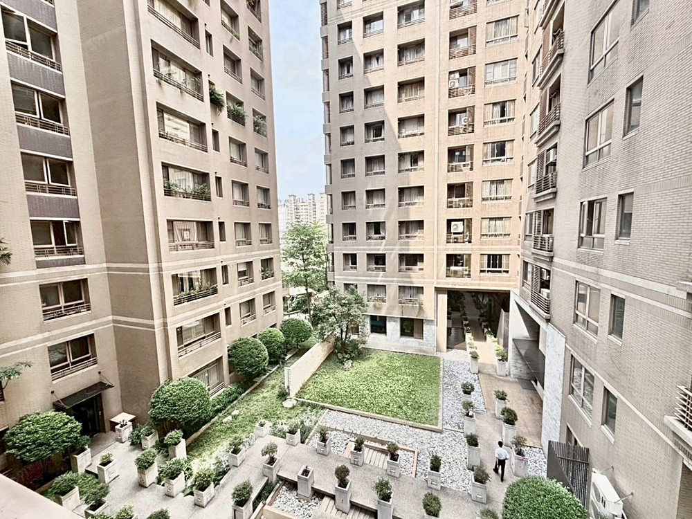 JR惠宇河畔炸裂案🔥系統櫃稀有釋出大4房寬敞客餐廳✅浴缸 - Image 1