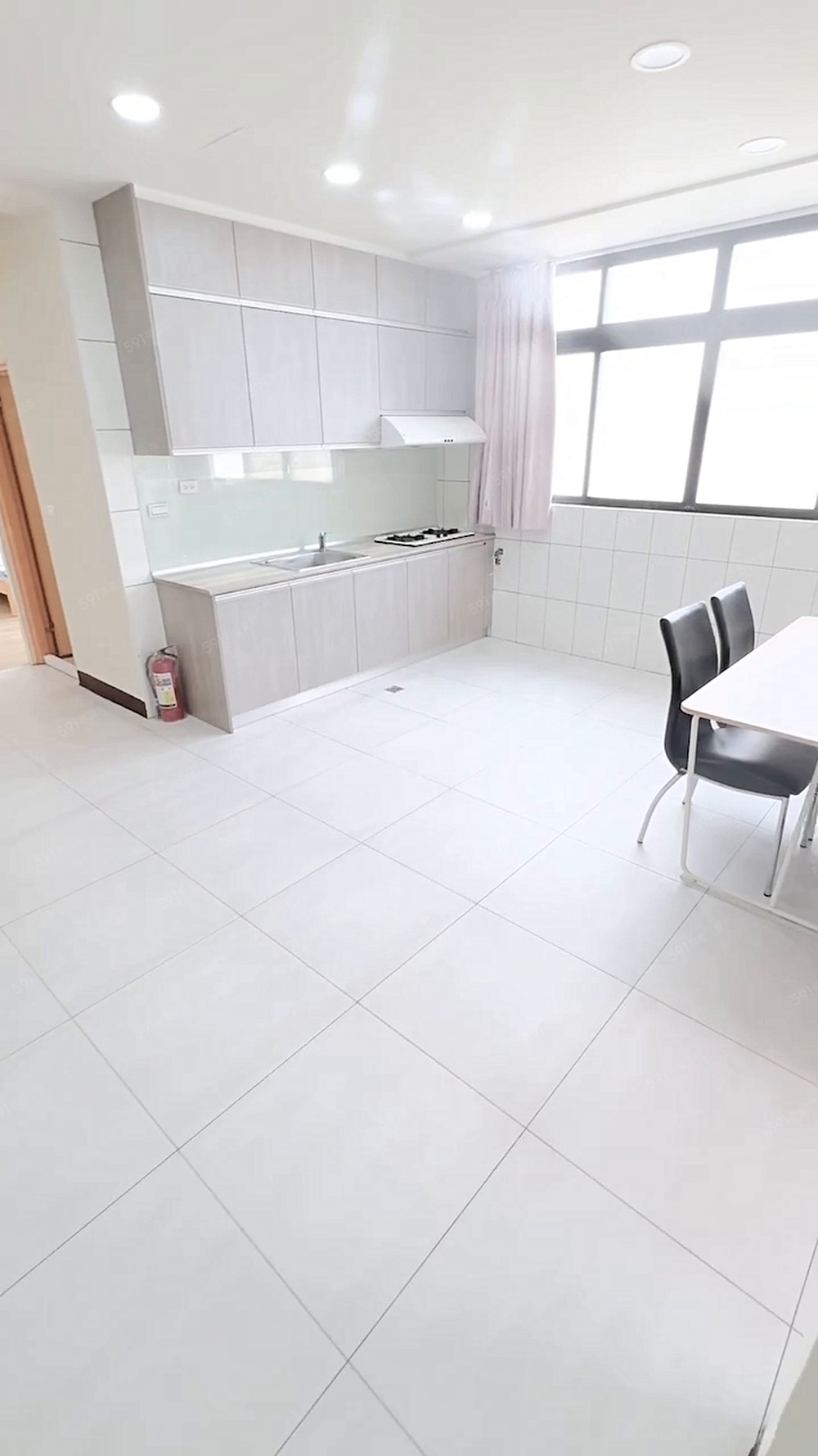 超美超秒殺三房✨超大客餐廳✨台水電✨IKEA家具✨陽台獨洗曬 - Image 1