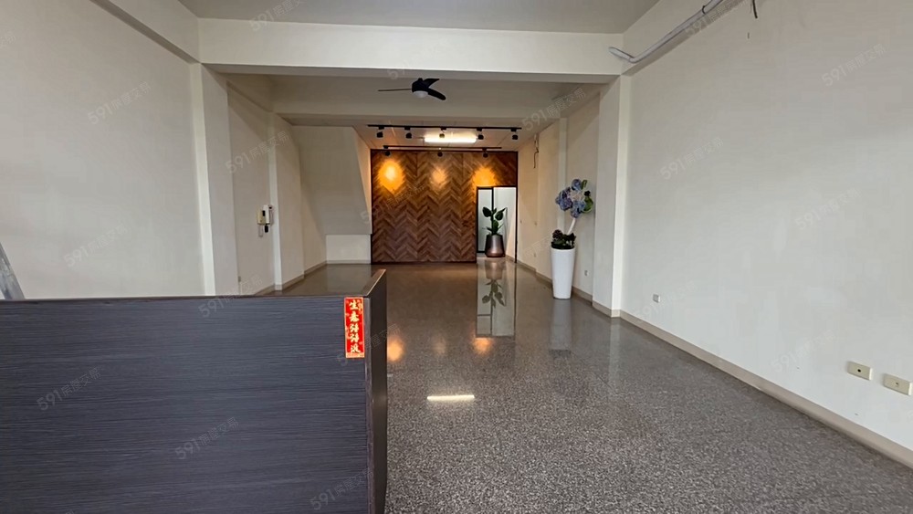 仁武高中面寬5.4米整棟電梯透店出租3套房3廳5衛浴 - Image 1