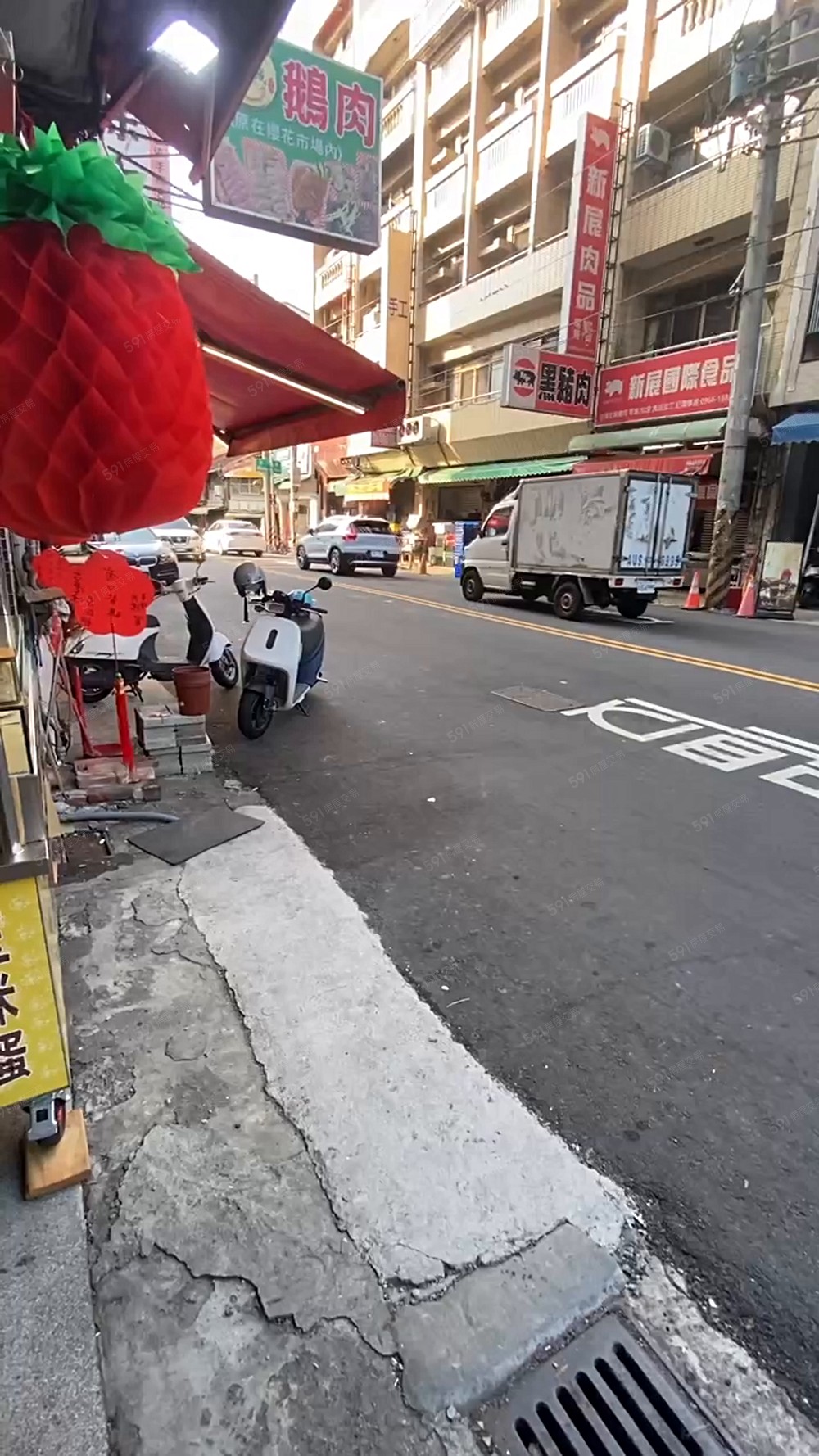 逢甲西屯國小菜市場口/臨路透天前後雙店面1~4樓五房/可餐飲 - Image 1