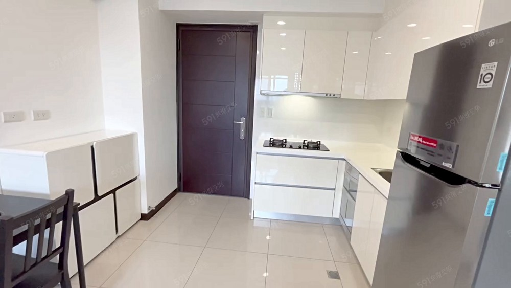 專任我是承辦西屯中科雲世紀朝南2房類平面休旅車位1588萬