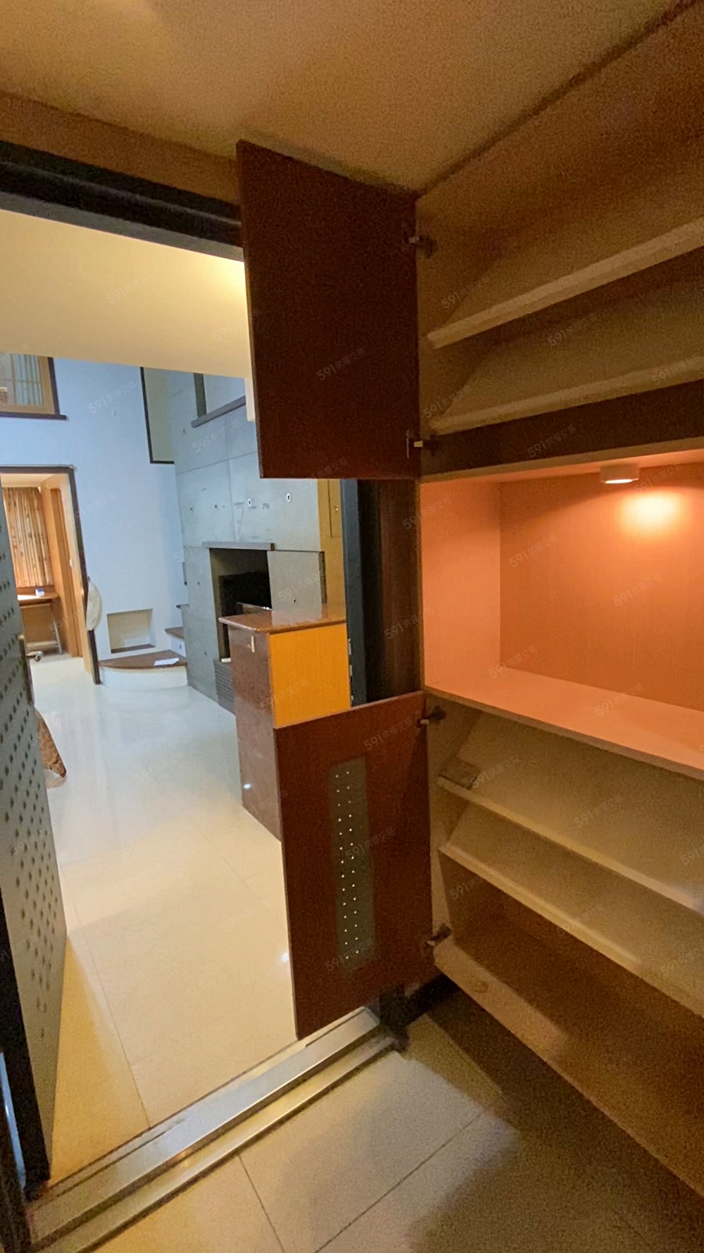 近大遠百。經典樓中樓3房。瓦斯爐可開伙 - Image 1