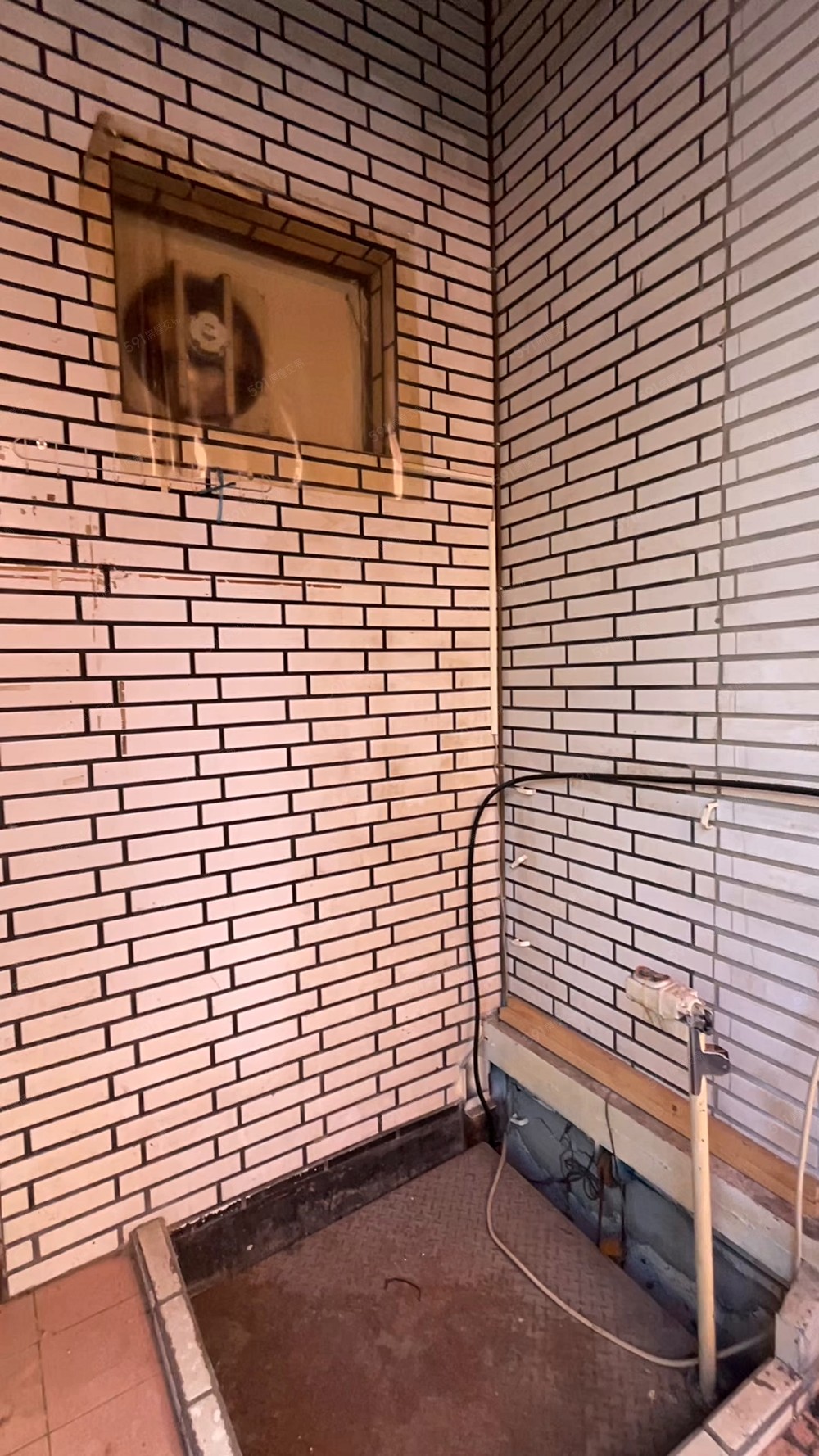 近三重國小捷運站、自強商圈、門前可停車 - Image 1