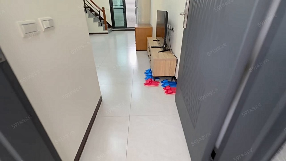 新市豐華｜輕屋齡五套房美車墅｜緊臨南科園區