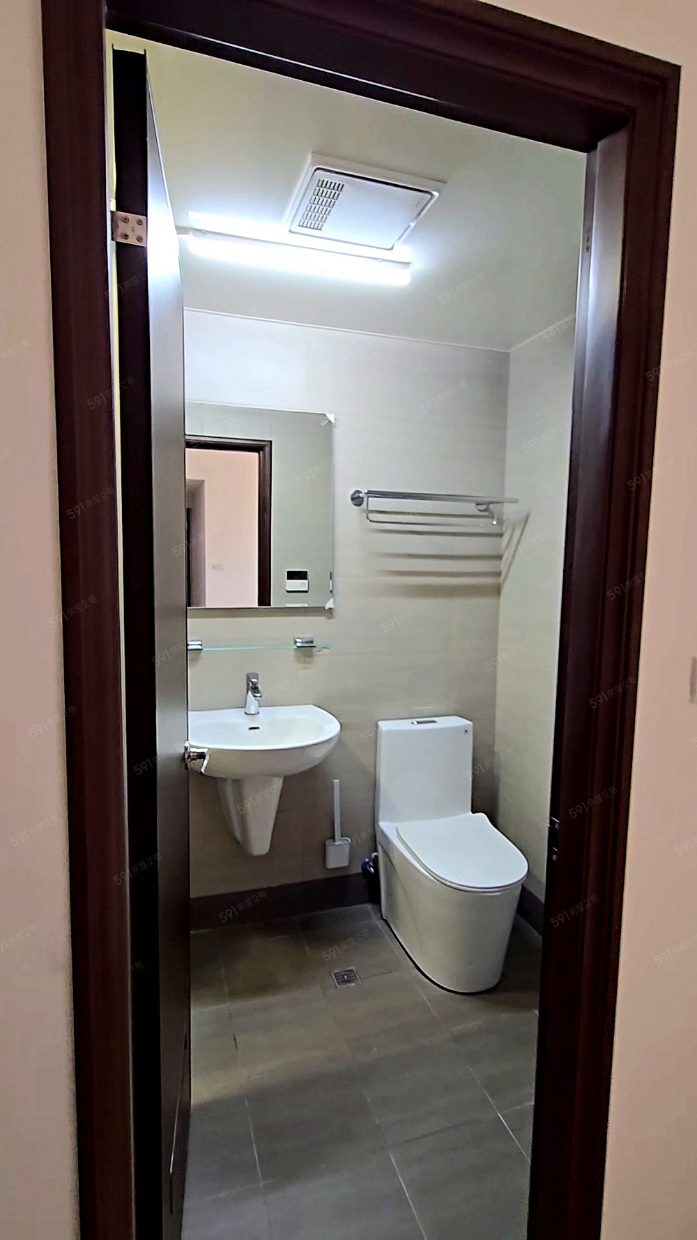 附傢俱電頂樓採光乾淨兩房平車*可租補入戶籍禁寵 - Image 1