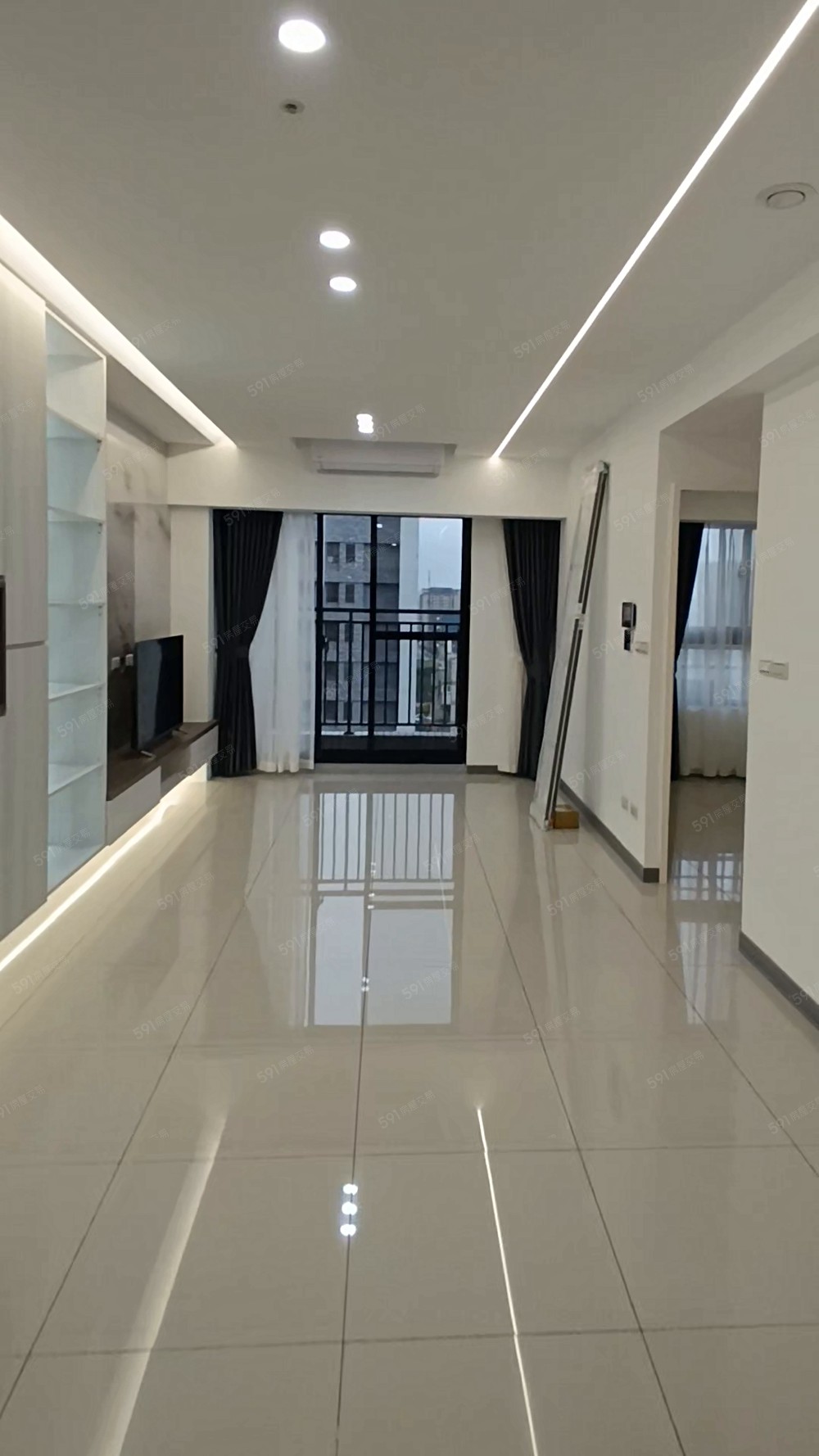 台中港三井outlet梧棲新天地大3房裝潢戶平車 - Image 1