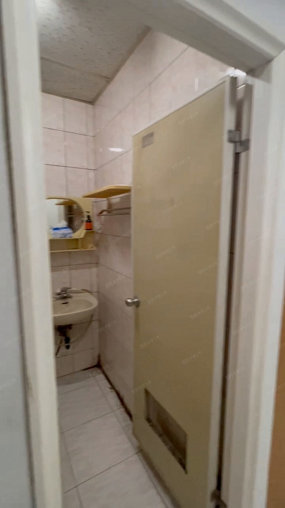 菜寮❣️獨洗曬免爬高/傢俱齊全通風佳/大空間生活機能佳 - Image 1