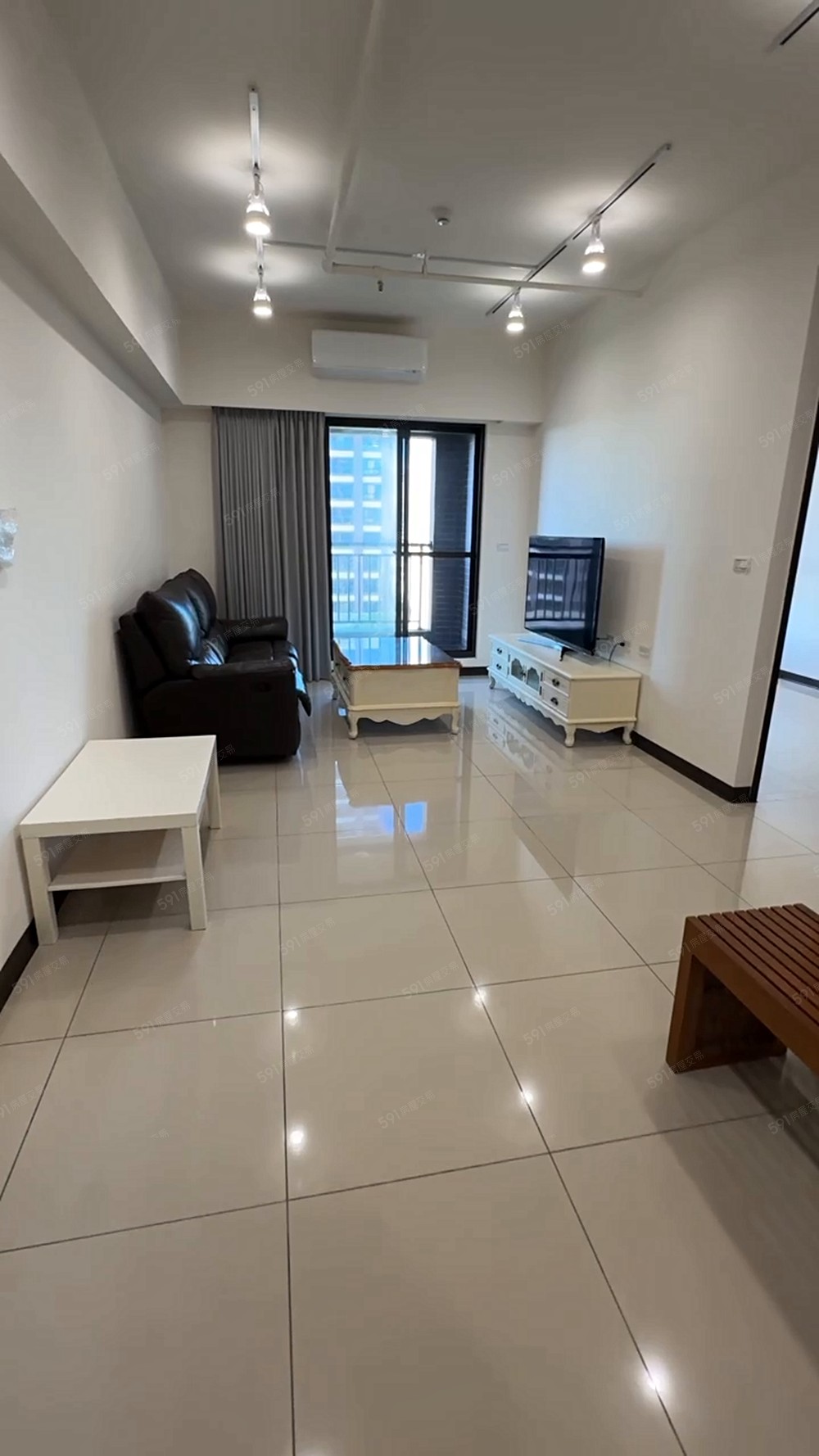 桃園中路重劃區｜大三房車位附傢俱家電｜拎包入住，近商圈、交通 - Image 1