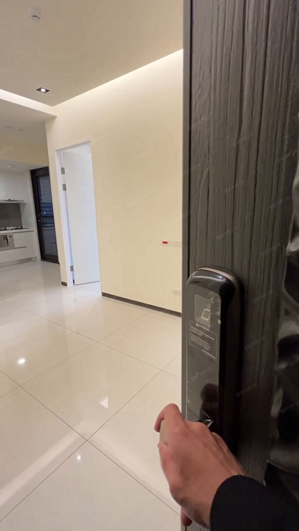 三重🏘️戶籍✅含平車位🚗裝潢新採光佳🌟生活機能 - Image 1