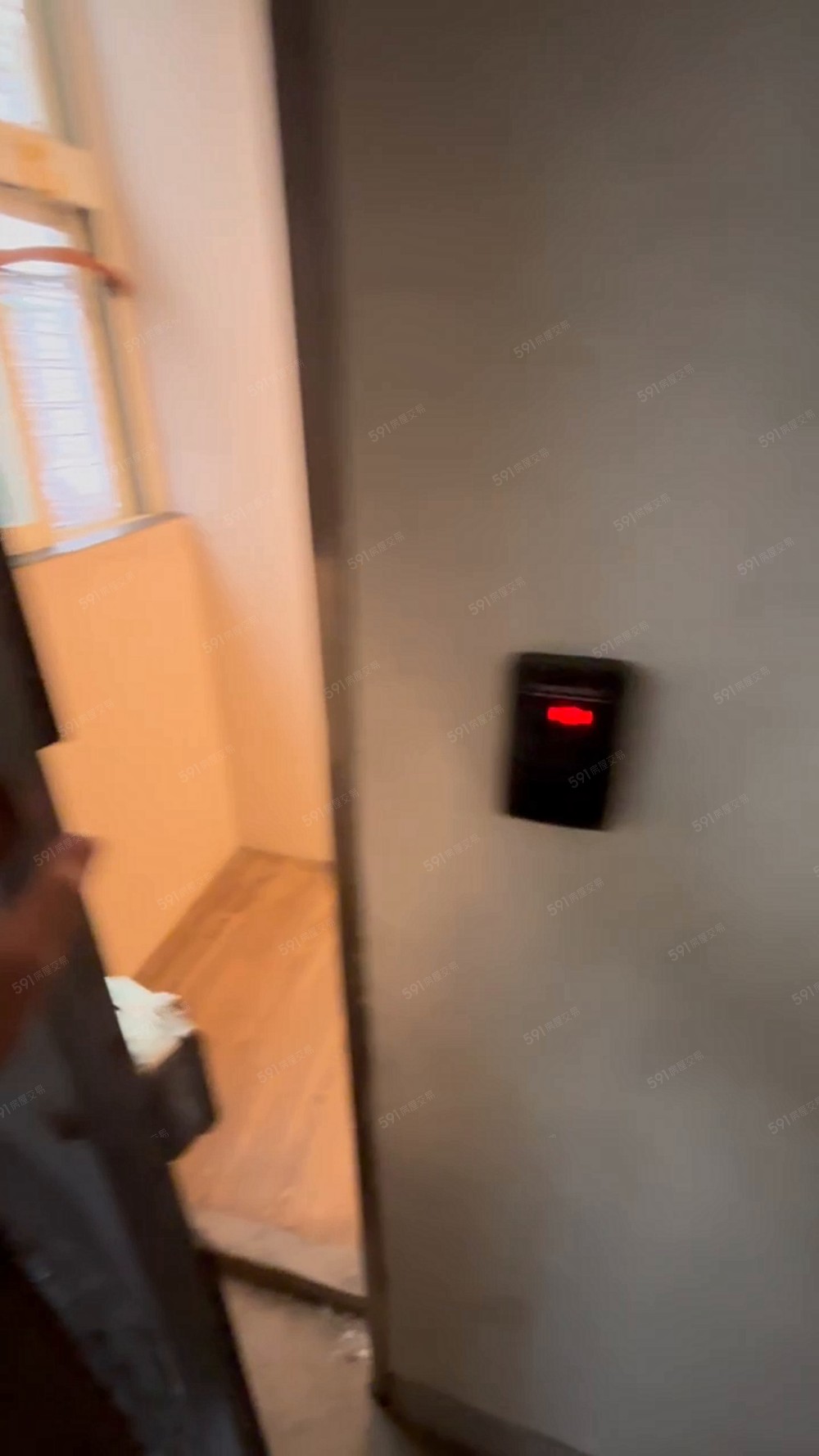 可租補裝修大衣櫃掀床/大金空調近中興路麥當勞 - Image 1