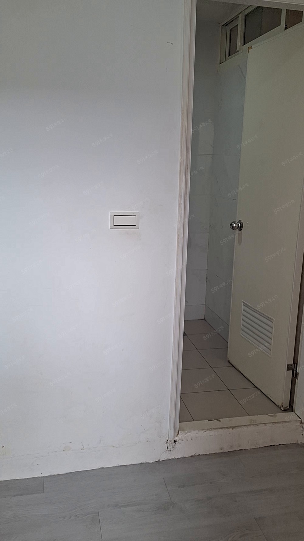 五權公園優質大套房,傢俱全,獨立洗衣機 - Image 1