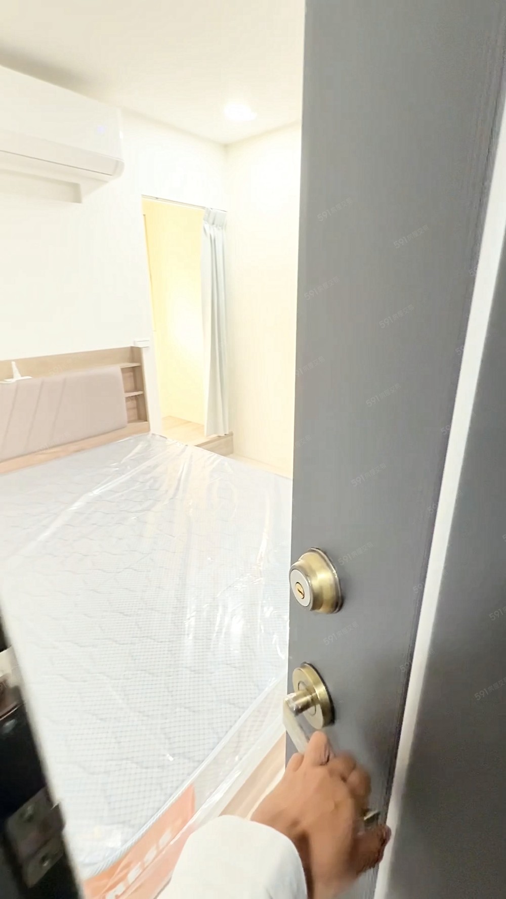 ✨全新裝修✨爬梯✨可寵✨可租補✨衛浴開窗 - Image 1