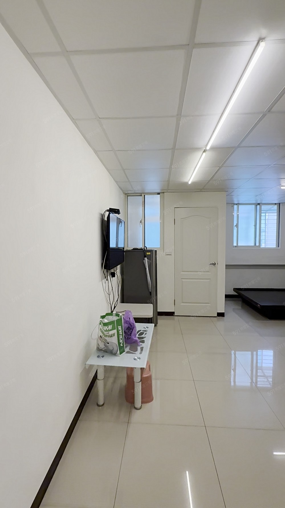 龍山寺🚄租補報稅🌟獨洗曬採光好🌟包水網路🛜水泥磚牆 - Image 1