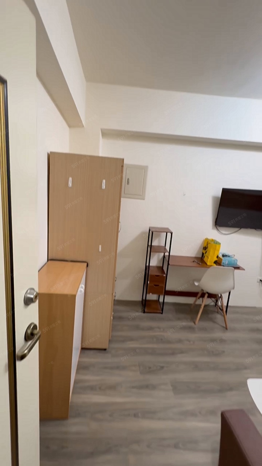 優質靜巷套房獨立陽台,流理台專用機車位 - Image 1