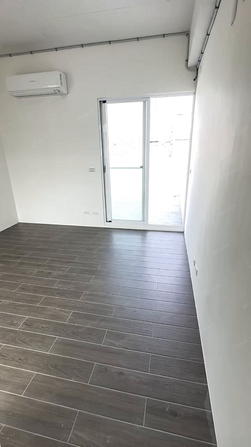 毓琇專租/頂樓稀有超美露台/全新附傢具大套房/可租補入籍可貓 - Image 1