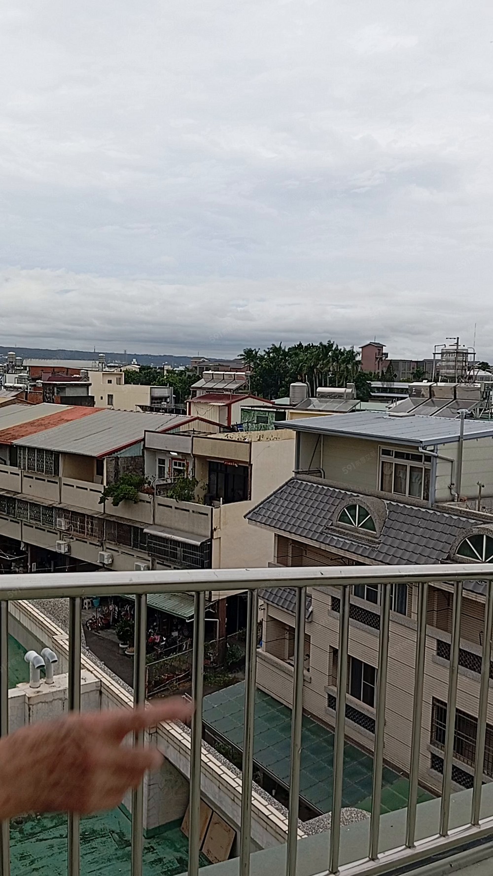 草屯邊間景觀透天