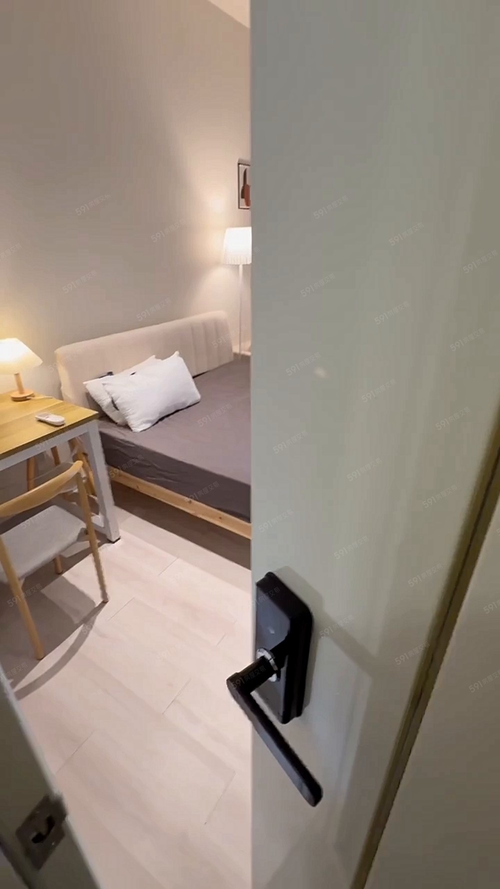 中壢火車站｜稀有大露台13坪、電梯獨立套房｜步行一分鐘火車站 - Image 1