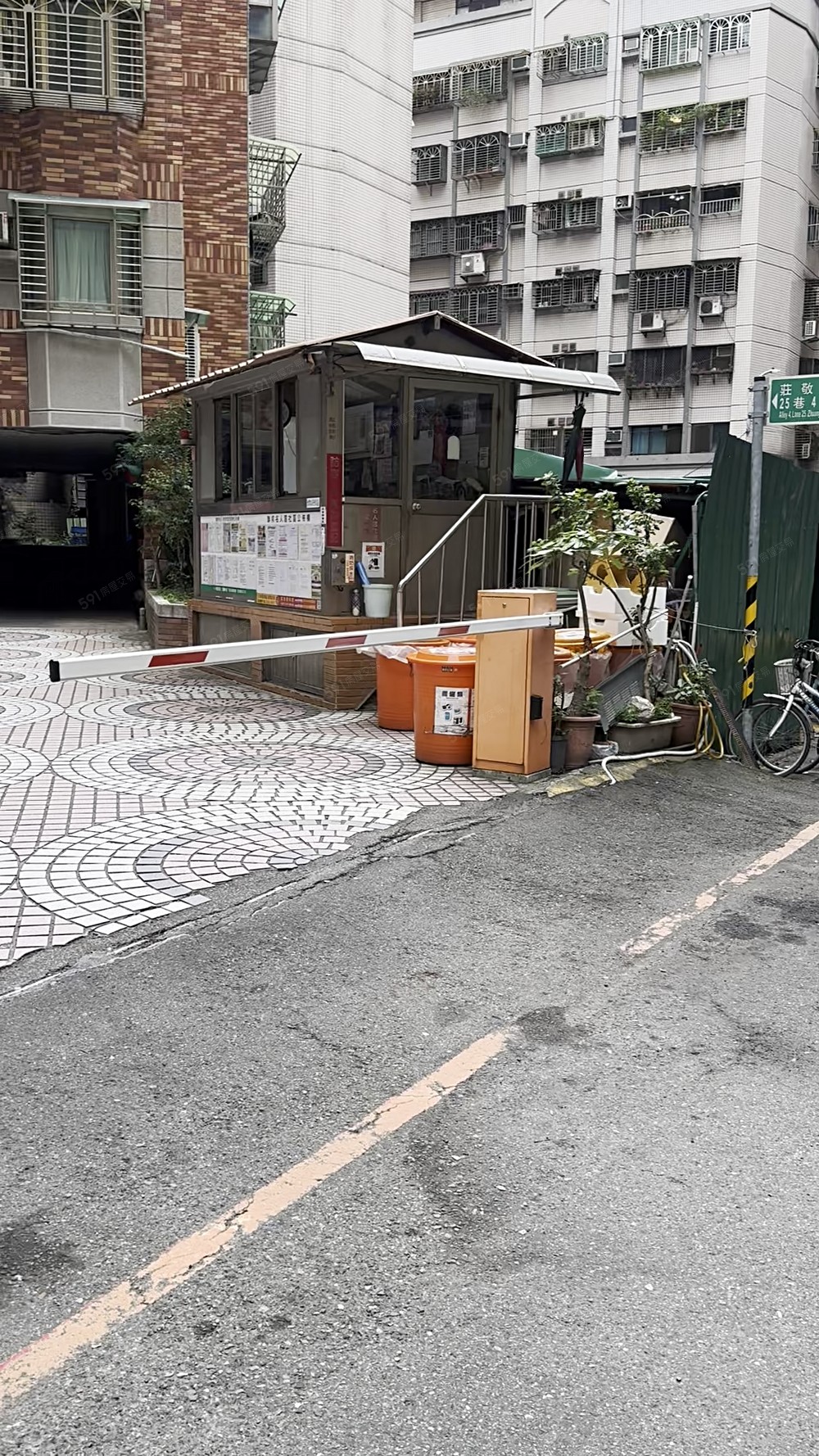 江仔翠站捷運雙十路和莊敬路口坡道機械式車位出租 - Image 1