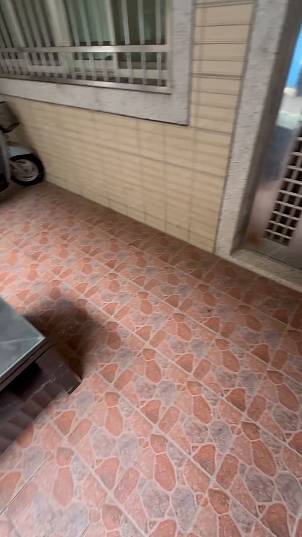 屋主自售｜稀有四房兩廳三衛一陽台＋前院｜近804醫院生活圈