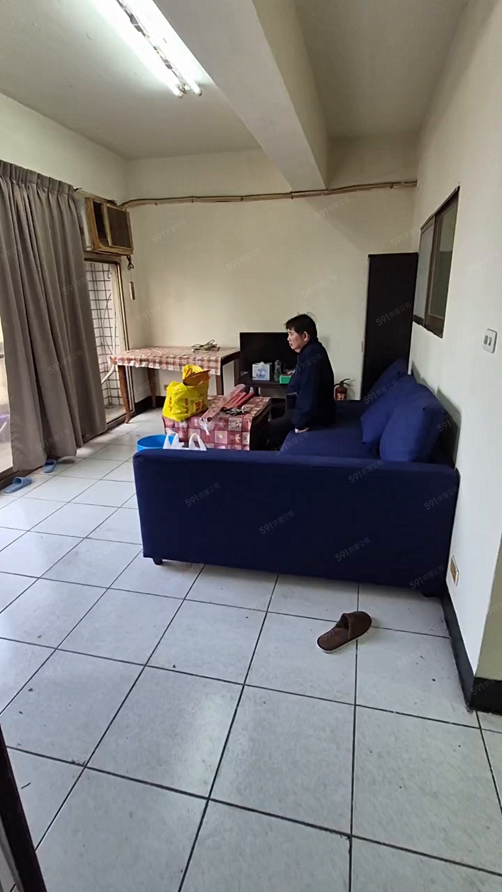 鶯歌國中小老街4房電梯免仲.空屋.可租補.不可拜拜及竉 - Image 1