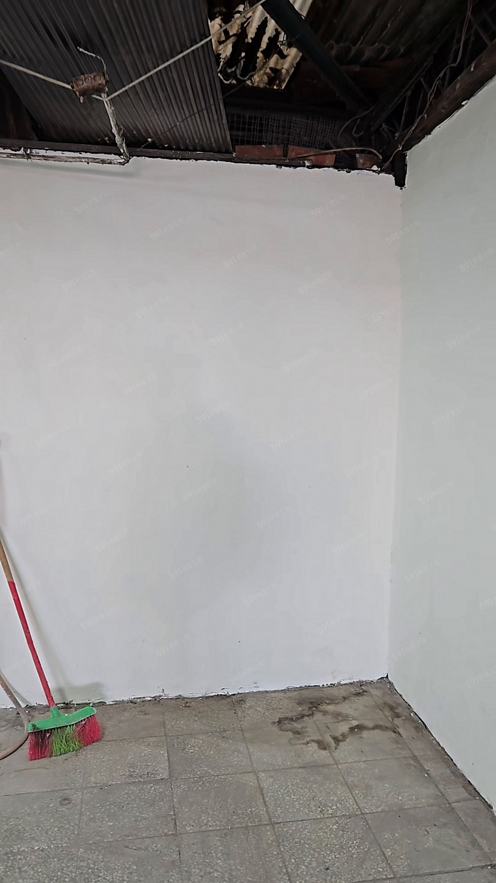 正義北路大馬路隔壁是屈臣氏摩斯漢堡 - Image 1