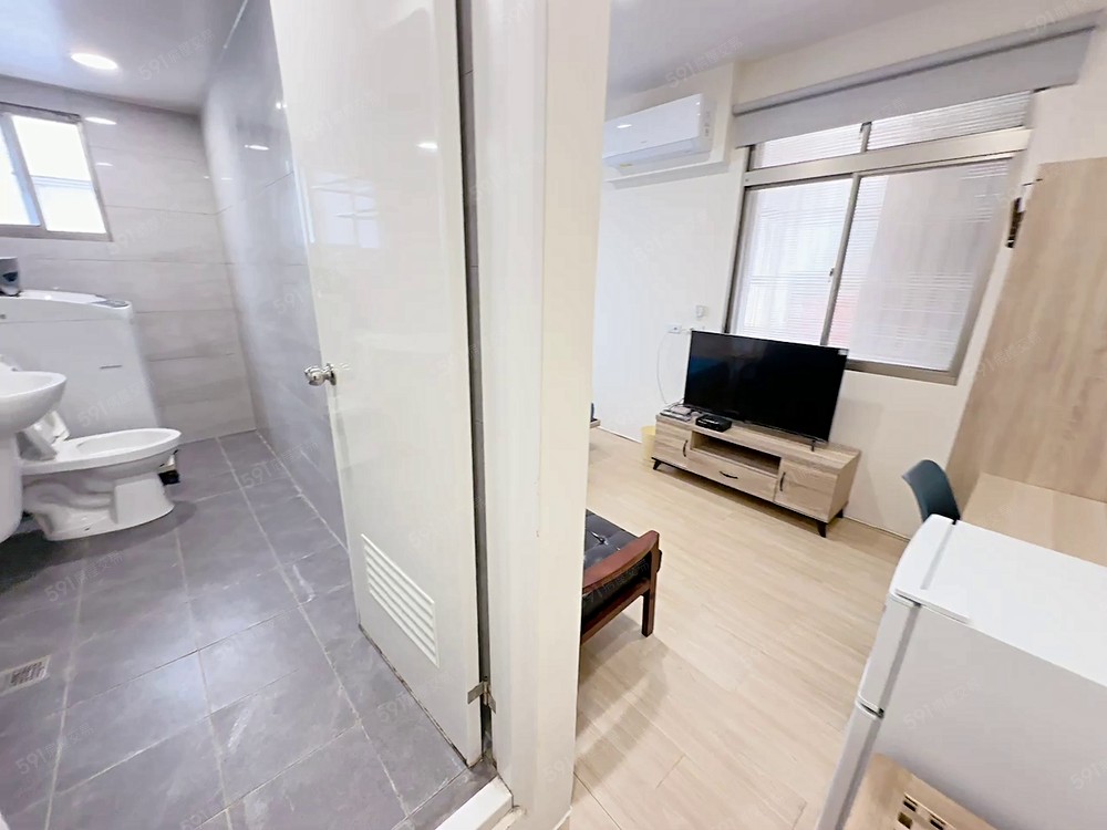 巨城商圈機能好、獨立洗衣機、採光明亮、變頻冷暖氣 - Image 1